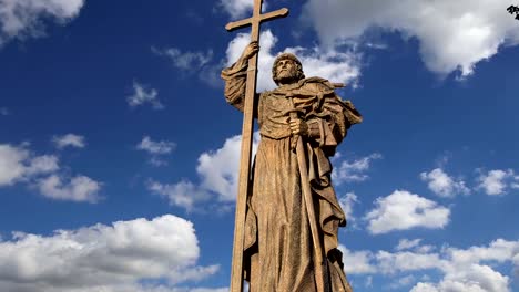 Monumento-al-Santo-Príncipe-Vladimir-el-grande-en-cuadrado-de-Borovitskaya-en-Moscú-cerca-del-Kremlin,-Rusia.--La-ceremonia-de-apertura-tuvo-lugar-el-04-de-noviembre-de-2016