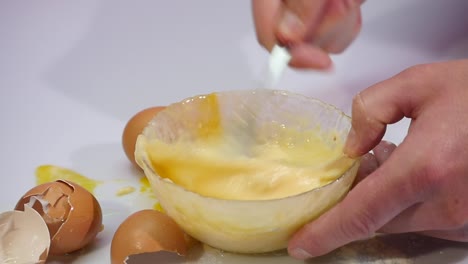 Break-the-egg-in-a-bowl-with-flour-slow-motion