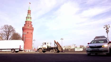 Traffic-of-cars-near-the-Kremlin