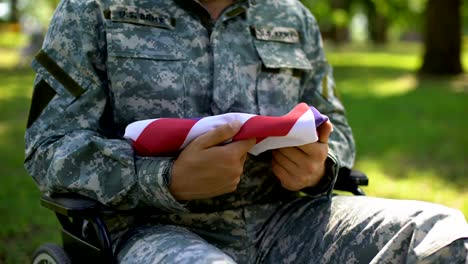 Handicapped-peacekeeper-holding-american-flag,-country-pride,-sacrificed-hero