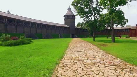 Walk-inside-the-Baturyn-fortress