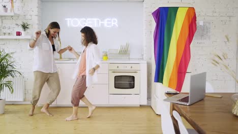 Girlfriends-have-fun-on-kitchen