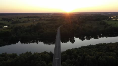 Disparo-aéreo-del-puente,-volando-por-encima-del-puente-4o