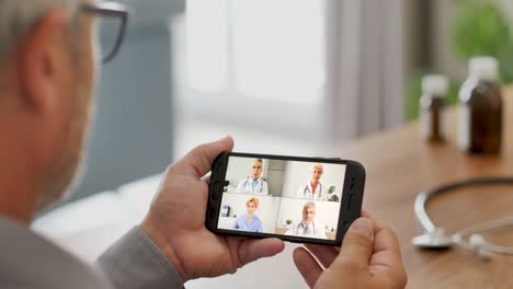 médico-equipo-de-trabajo-chat-en-línea-desde-casa-utilizando-el-teléfono-inteligente