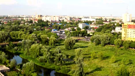 Luzk,-Ukraine-27.06.2018-Verkehr-der-Autos-auf-der-Brücke