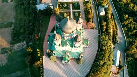 Die-Kathedrale-St.-Pantaleon-im-orthodoxen-Kloster-in-Kiew,-Ukraine