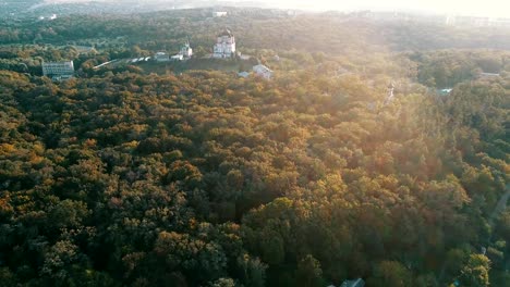 Die-Kathedrale-St.-Pantaleon-im-orthodoxen-Kloster-in-Kiew,-Ukraine