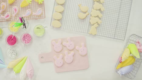 Decorating-Easter-sugar-cookies-with-royal-icing