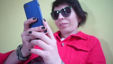 close-up-of-a-smartphone-in-the-hands-of-a-girl-who-writes-a-message