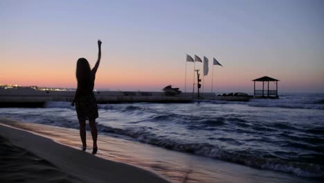 Mujer-en-la-playa-