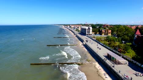 Aerial:-The-promenade-of-Zelenogradsk,-Russia