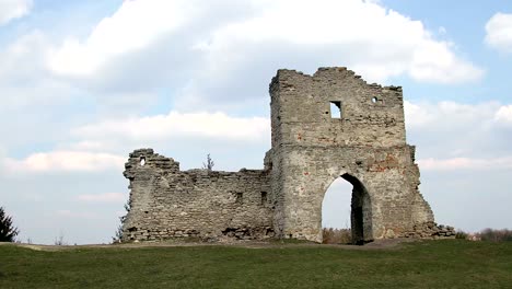 Menschen-auf-der-Festung-Ruinen-Zeitraffer