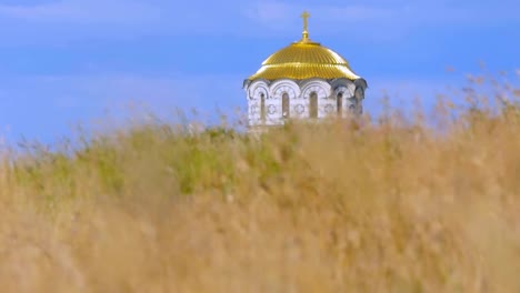 Kuppel-der-Kirche-in-Grass