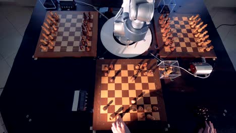 Roboter-spielen-Schach-mit-einem-Mann.