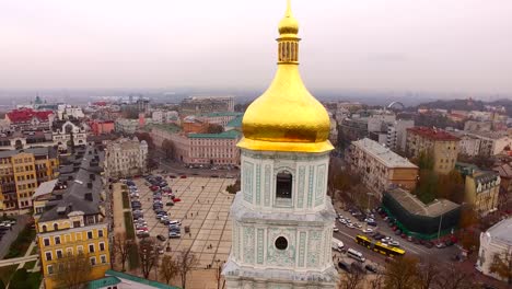 Vista-aérea-Cathedral-del-Santo-Sophia-en-Kiev.-Ucrania,-Europa.-Arquitectura,-religión-y-monumento-histórico-de-Kiev-en-el-otoño