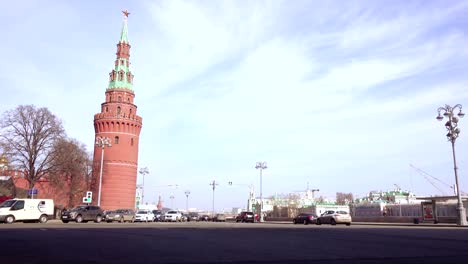 Traffic-of-cars-near-the-Kremlin