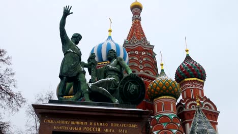 Cathedral-of-Vasily-Blessed-and-monument-to-Minin-and-Pozharsky