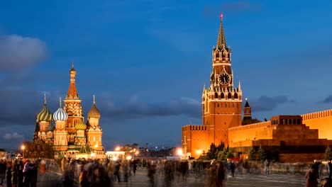 Lapso-hiper-nocturna-de-la-Catedral-de-la-Plaza-Roja,-Kremlin-y-San-Basilio,-Moscú,-Rusia.