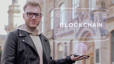 Inteligente-joven-con-gafas-muestra-un-holograma-conceptual-Blockchain