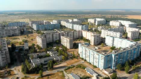 Vista-aérea-de-edificios-residenciales-de-varios-pisos-en-la-ciudad