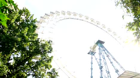 Riesenrad-Ansicht-von-unten