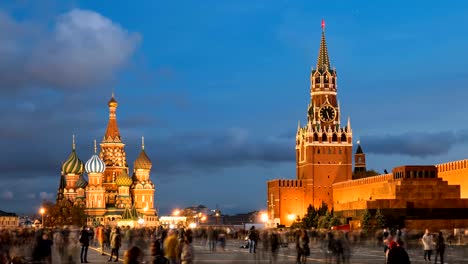 Noche-hiper-lapso-de-la-Plaza-Roja,-Kremlin-y-la-Catedral-de-San-Basilio,-Moscú,-Rusia.