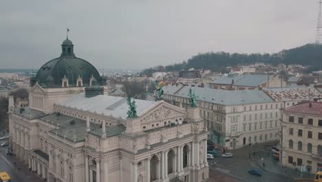 Ciudad-aérea-de-Lviv,-Ucrania.-Ciudad-Europea.-Zonas-populares-de-la-ciudad.-Lviv-opera