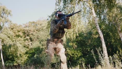 Soldier-with-rifle-wearing-virtual-reality-glasses-outdoors