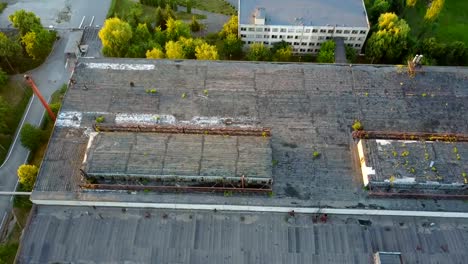 Alten-ruinösen-Fabrik-bei-Sonnenuntergang