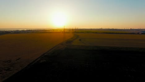 Estación-de-energía-en-la-puesta-del-sol