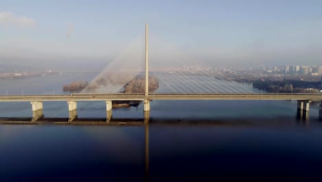 Vista-aérea-del-puente-sur.-Vista-aérea-del-puente-de-cable-de-metro-sur.-Kiev,-Ucrania.