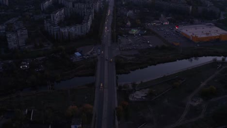 Traffic-over-the-bridge-in-the-city-at-night