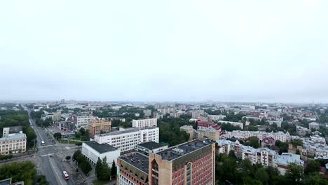 Blick-von-einem-Wolkenkratzer-auf-die-Stadt-Kirow