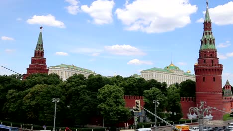 Vista-del-Kremlin-de-Moscú-en-un-día-soleado,-Rusia---Arquitectura-y-punto-de-referencia-de-Moscú,-paisaje-urbano-de-Moscú