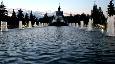 Fountain-in-Exhibition-centre-of-Achievements-of-National-Economy-(VDNH),-Moscow,-Russia