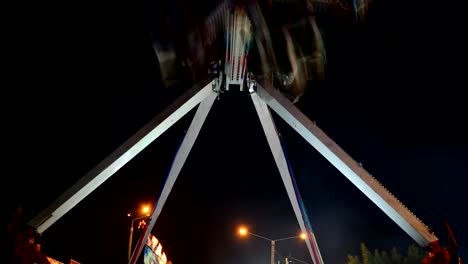 Attraction-pendulum.-Time-lapse.	Night-attraction.