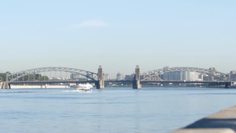 Hydrofoil-ship-moves-to-Peter-the-Great-Bridge-on-the-Neva-river---St-Petersburg,-Russia