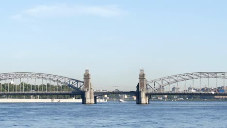 Peter-the-Great-Bridge-over-the-Neva-river-in-the-sunny-day---St-Petersburg,-Russia