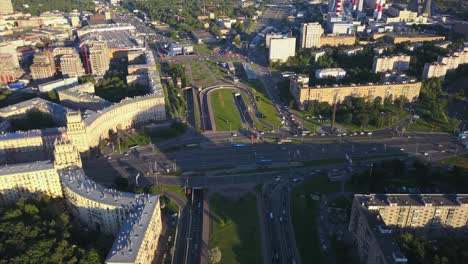 Rusia-atardecer-Moscú-ciudad-tráfico-leninsky-avenue-Plaza-aérea-panorama-4k