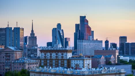 Time-lapse-day-to-night-skyscrapers-in-the-city