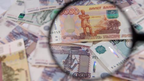 Increase-of-a-rotating-background-of-rubles-using-a-magnifying-glass