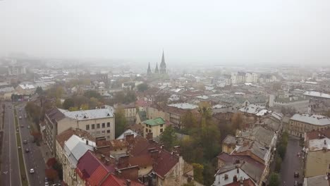 Luftaufnahme-des-Eckhauses-in-Lemberg,-Ukraine