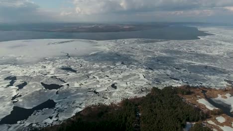 Fotografía-aérea-del-río-Dniéper-a-vista-de-pájaro.