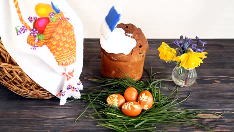 Ostern-Kuchen-und-Bunte-Eier