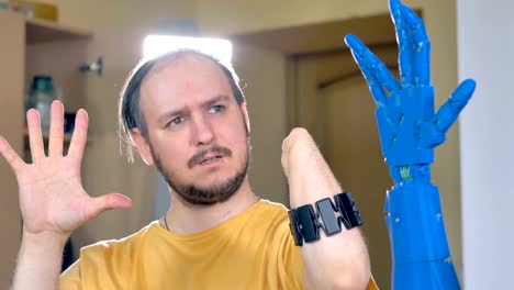 Bionic-robotic-hand-repeating-man's-hand-movements.