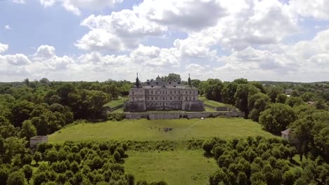 4-K.-Aerial-Blick-auf-Pidhorodetsky-Burg-in-der-Region-Lviv,-Ukraine