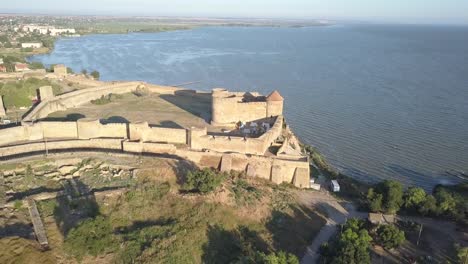 Volar-el-drone-sobre-la-antigua-fortaleza-de-Akkerman-que-está-en-la-orilla-del-estuario-del-Dniéster-en-la-ciudad-de-Bilhorod-Dnistrovskyi