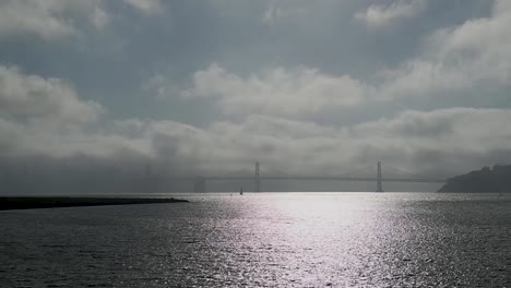 San-Francisco-Golden-Gate-Bridge,-Blick-aus-dem-Segelschiff