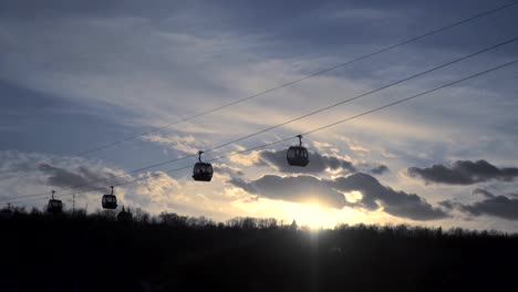 Montar-en-el-teleférico-con-teleférico