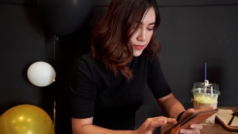 slow-motion-of-woman-using-smartphone-in-the-cafe